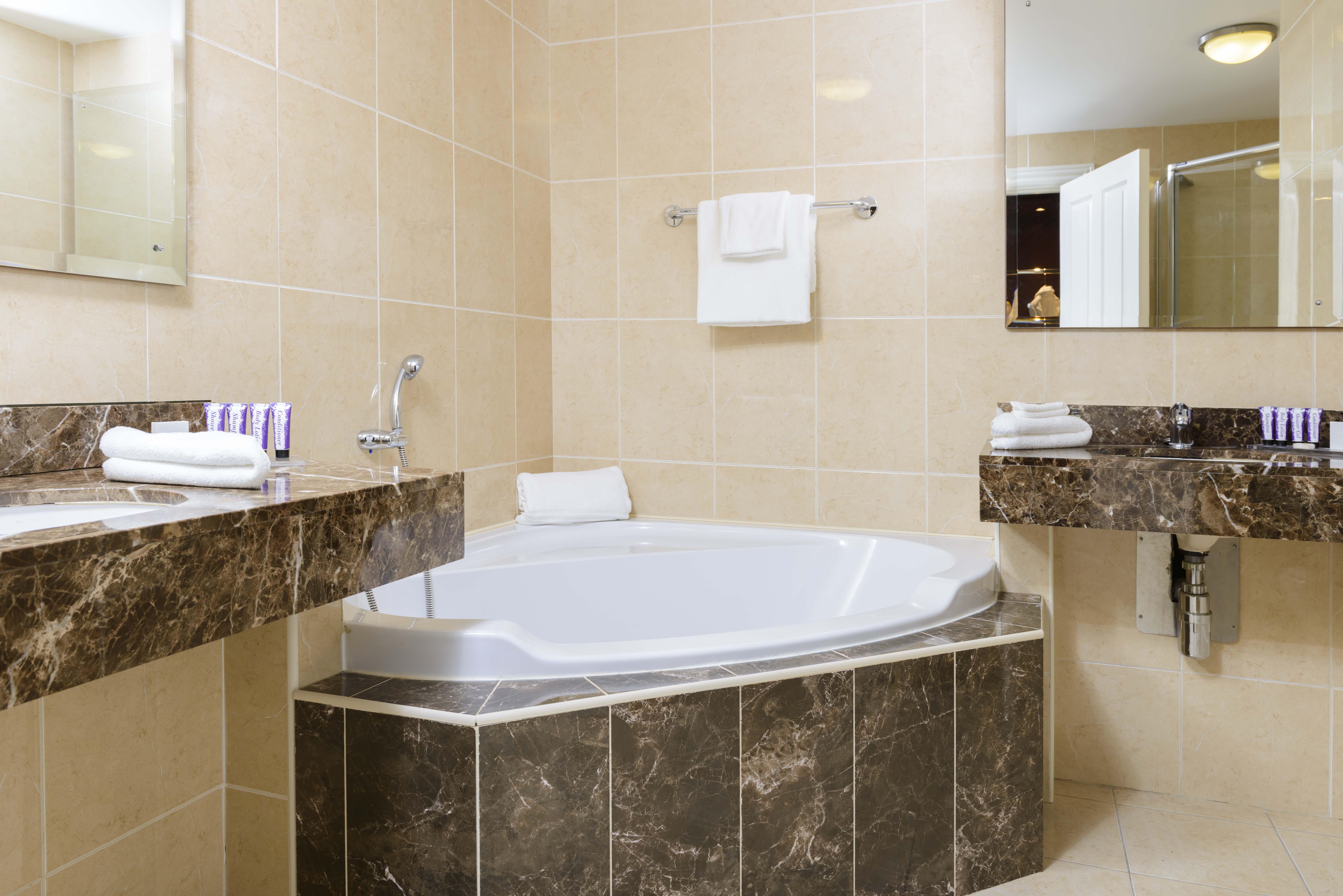 The Brehon Hotel & Spa Килларни Экстерьер фото